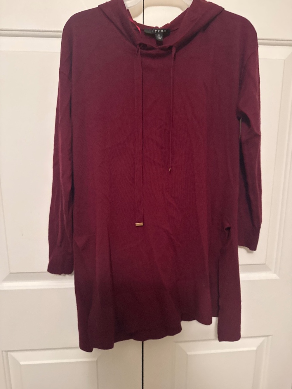 Burgundy small pullover by Cyrus